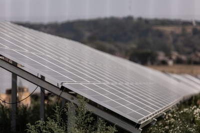 ¿Cómo funciona una instalación fotovoltaica aislada?