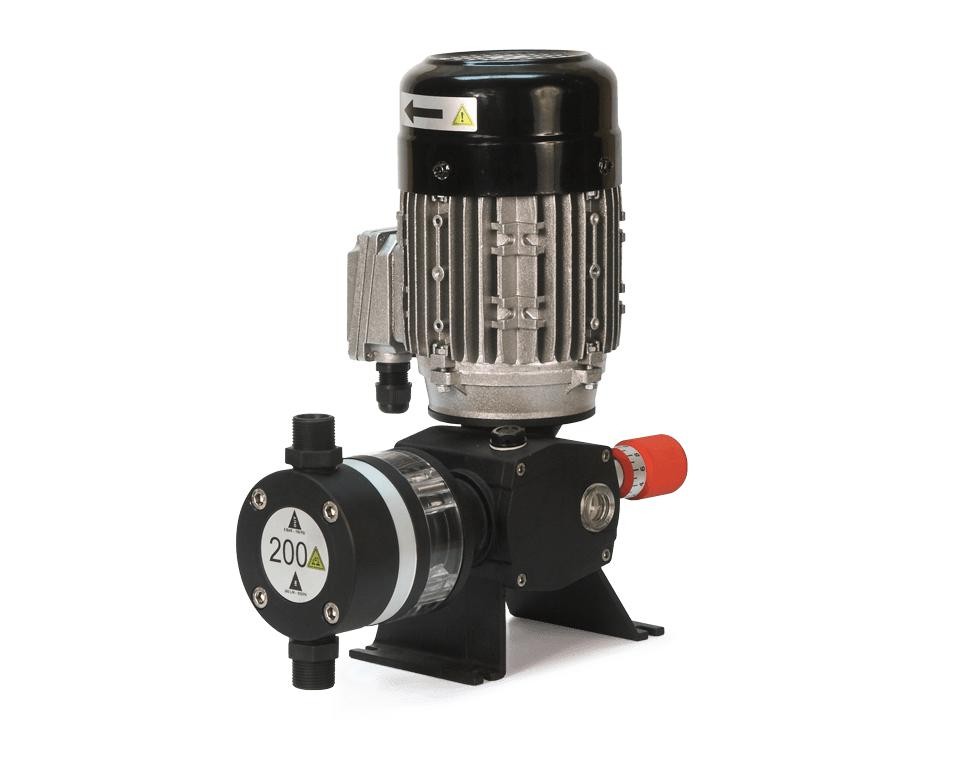 BOMBA INYECTORA DE PISTÓN DOSTEC 120L/H 15bar 3X230V CILINDRO PP PISTÓN CERÁMICO